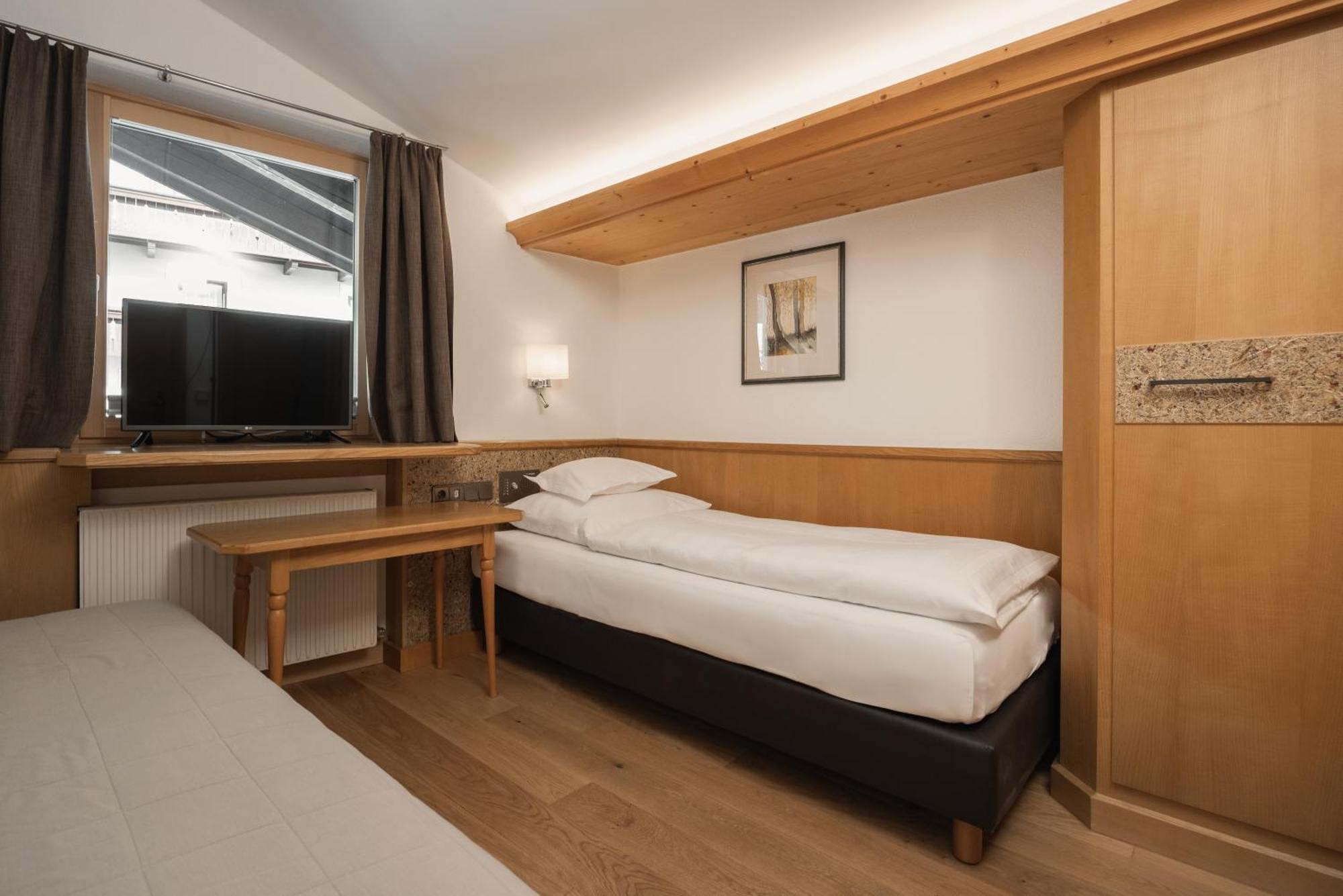Jochum Hotel Garni Фис Экстерьер фото